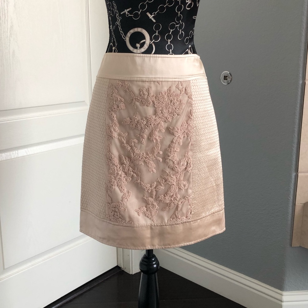 🆕 BCBG Max Azria silk lace skirt